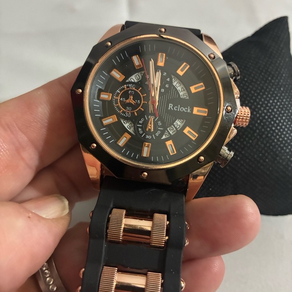 Black and Gold Men's Watch - Picture 5 of 10